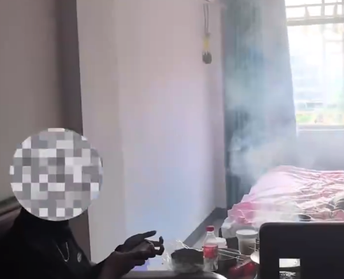 亚金配资 女子卧室用碳烧烤网友炸锅：我在家烧烤，我妈乐意，网络判官不乐意