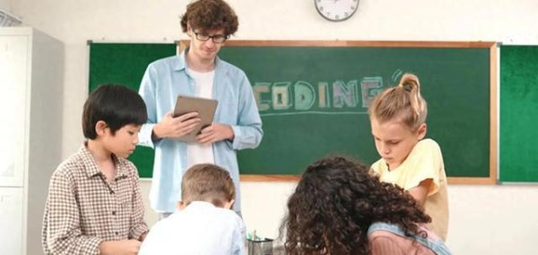 巨龙配资 很多中产阶级的孩子，缺少对命运认知的教育